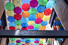 Parapluies parasols ciel Promenade Sainte Catherine | Photo Bernard Tocheport