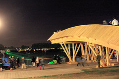 Passerelle Evento et lasers sur la Garonne | 33-bordeaux.com
