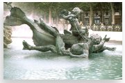 Fontaine des Girondins : groupe Nord les symboles du bonheur