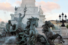 Fontaine des Girondins : les chevaux des Girondins