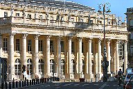 Façade du Grand Théâtre vue depuis les allées de Tourny