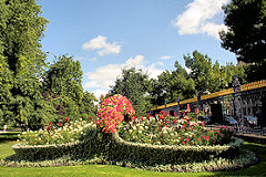 Jardin public de Bordeaux et panier fleuri |  photo 33-bordeaux.com