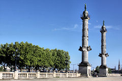 Colonnes ROSTRALES et arbres des la prairie des Girondins | 33-bordeaux.com