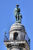 Colonnes ROSTRALES : édicule et statue du Commerce | 33-bordeaux.com