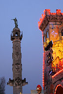 Colonnes ROSTRALES et manège de la Foire aux plaisirs | 33-bordeaux.com