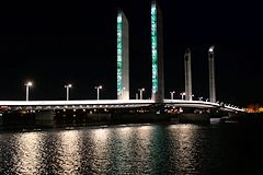 Pont Jacques Chaban Delmas illuminé : vert marée basse -  photo 33-bordeaux.com