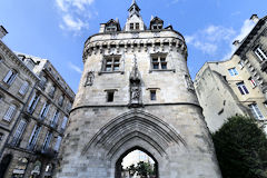 Bordeaux perspective sur la Porte Cailhau | Photo Bernard Tocheport