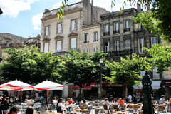 Rue Sainte Catherine et terrasses de la place du Général SARRAIL