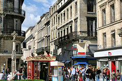 Rue Sainte Catherine et activités place Saint Projet