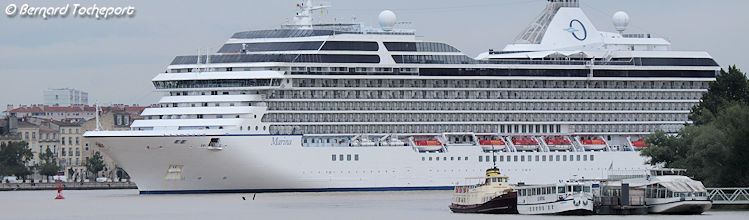 Navire de croisières Marina entrant dans le port de la lune à Bordeaux | photo Bernard Tocheport