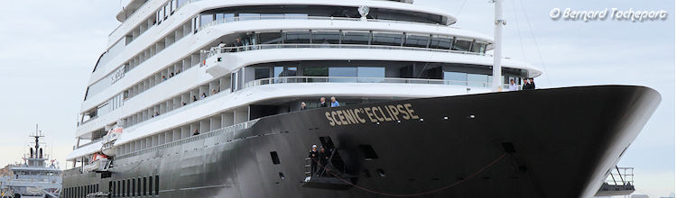 Navire de croisières Scenic Eclipse en esacle à Bordeaux | photo Bernard Tocheport