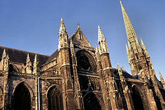 Bordeaux façades noircies de la cathédrale Saint André et de la tour Pey Berland dans les années 1990 | Photo Bernard Tocheport