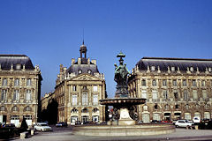 Bordeaux années 90 la place de la bourse et la fontaine des 3 Grâces | Photo Bernard Tocheport