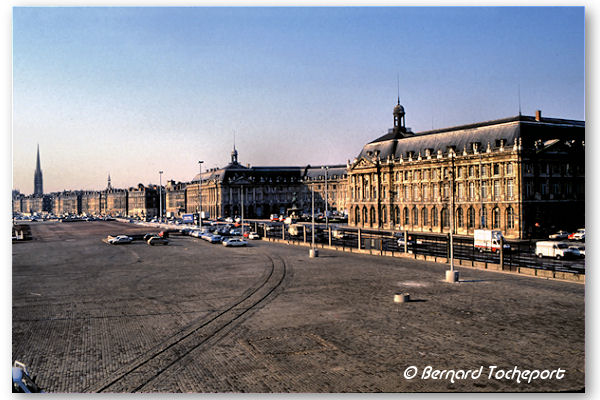 Bordeaux années 1990 le parking des quais et la place de la Bourse | Photo Bernard Tocheport