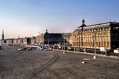 Bordeaux années 1990 le parking des quais et la place de la Bourse | Photo Bernard Tocheport