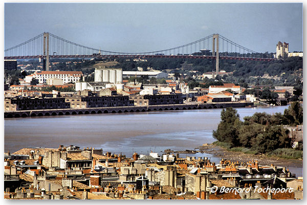 Bordeaux hangars des quais et pont d'Aquitaine dans les années 1990 | Photo Bernard Tocheport