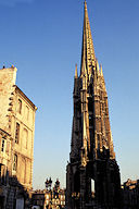 Bordeaux la flèche Saint Michel noircie dans les années 1990 | Photo Bernard Tocheport