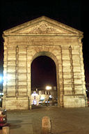 Bordeaux éclairage de la porte d'Aquitaine place de la Victoire dans les années 1990 | Photo Bernard Tocheport