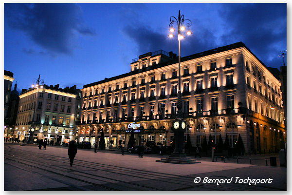 Bordeaux la nuit place de la Comédie et façade du Grand Hôtel | Photo Bernard Tocheport