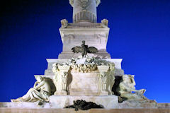 Bordeaux le monument aux Girondins et son éclairage à l'heure bleue | Photo Bernard Tocheport