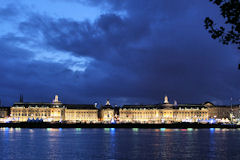 Bordeaux la nuit et ses façades éclairées vues depuis la rive droite | Photo Bernard Tocheport