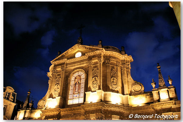 Bordeaux la façade de l'église Notre Dame la nuit | Photo Bernard Tocheport
