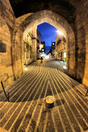 Bordeaux le passage sous la Grosse Cloche la nuit | Photo Bernard Tocheport