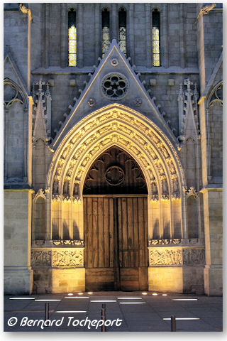 Bordeaux le portail  de la cathédrale mis en lumière | Photo Bernard Tocheport