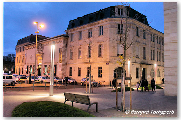 Bordeaux éclairage de la place Colonel Raynal et de la Galerie des Beaux Arts | Photo Bernard Tocheport