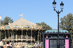 Kiosque Bordeaux Culture et manège des Allées de Tourny : 33-bordeaux.com