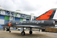 Avion Mirage III aux couleurs de son dernier vol à la Foire de Bordeaux 2010 | Photo 33-bordeaux.com