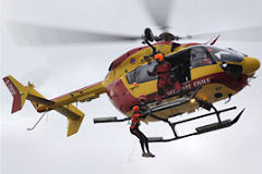 Bordeaux hélitreuillage depuis un hélicoptère EC145 de la Sécurité Civile | Photo Bernard Tocheport