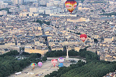 BORDEAUX : Décollage montgofières place des Quinconces