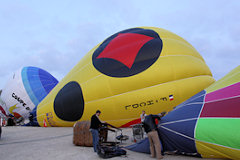 Bordeaux équipages assurant le gonflage de montgolfières à Bordeaux | Photo Bernard Tocheport