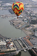 Bordeaux survol en montgolfière des bassins à flot | Photo Bernard Tocheport