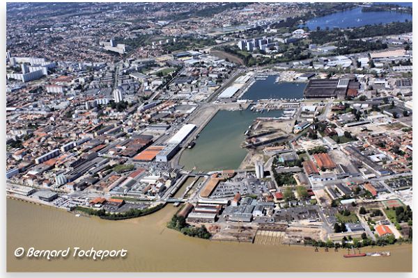Bassins à flot : vue aérienne ancien quartier - Photo 33-bordeaux.com