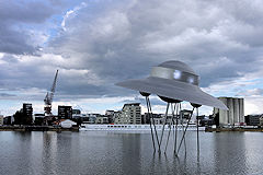 Vaisseau spatial de Suzanne Treister quai Armand Lalande | Photo Bernard Tocheport