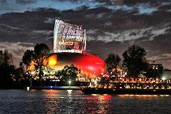 Scénographie lumière sur la Cité du Vin | 33-bordeaux.com