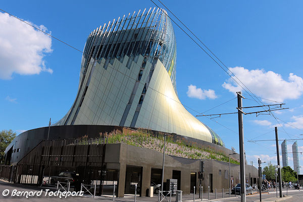 La Cité du Vin de Bordeaux et pont Chaban Delmas | Photo 33-bordeaux.com