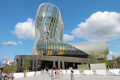 Entrée de la Cité du Vin à Bordeaux | Photo 33-bordeaux.com