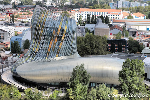 Cité du Vin vue depuis un pylone du pont Chaban Delmas | Photo 33-bordeaux.com