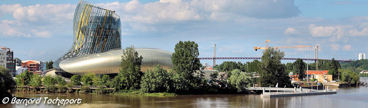 Cité du Vin de Bordeaux depuis la Garonne