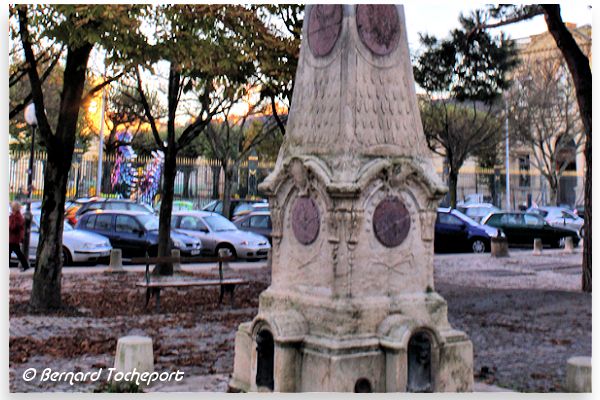 Fontaine Mériadeck au Square Lhote : 33-bordeaux.com