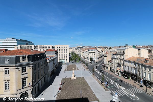 Cité Municipale vue sur la place du Colonel Raynal  : 33-bordeaux.com