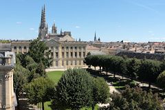 Vue sur les jardins de la mairie depuis  la Cité Municipale -  photo 33-bordeaux.com