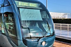 Tramway de la ligne C devant le Grand Stade -  photo 33-bordeaux.com