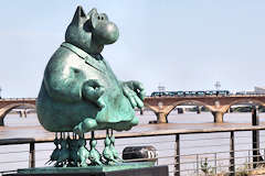 Rawhajpoutachan statue du chat de Philippe Geluck à Bordeaux | Photo Bernard Tocheport