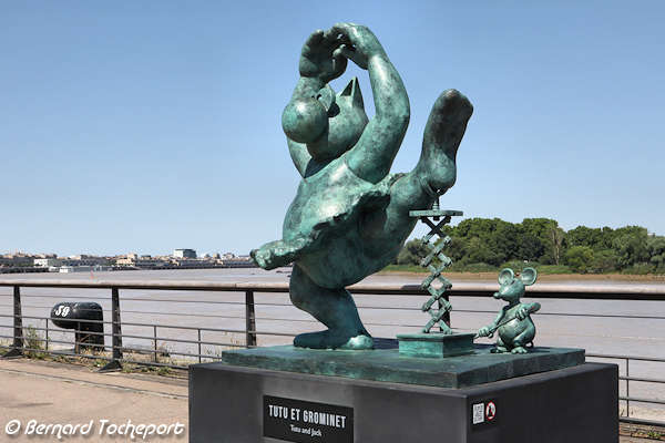 Tutu et Grominet - statue du chat de Philippe Geluck à Bordeaux | Photo Bernard Tocheport