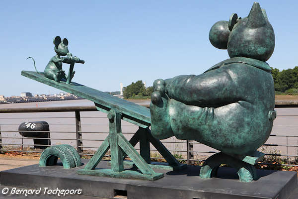 Balançoire - statue du chat de Philippe Geluck à Bordeaux | Photo Bernard Tocheport