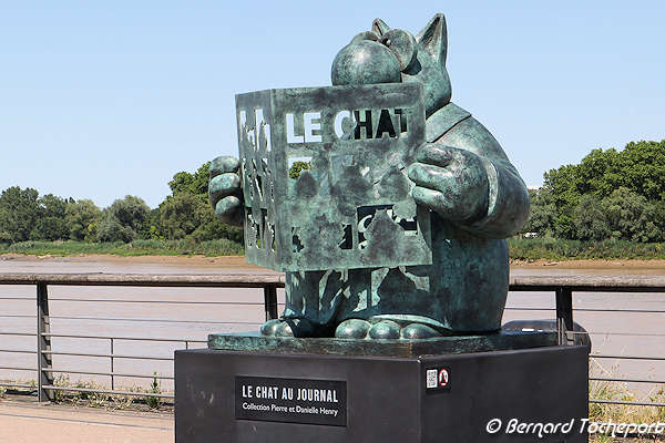 Le Chat au journal - statue du chat de Philippe Geluck à Bordeaux | Photo Bernard Tocheport